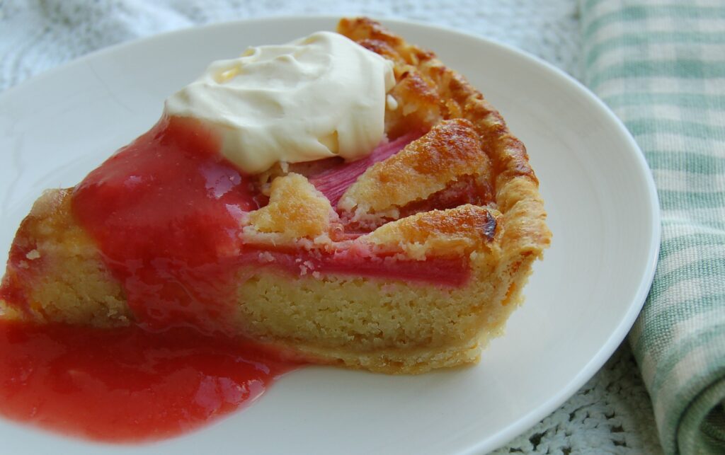 Rhubarb frangipane tart - finished 3