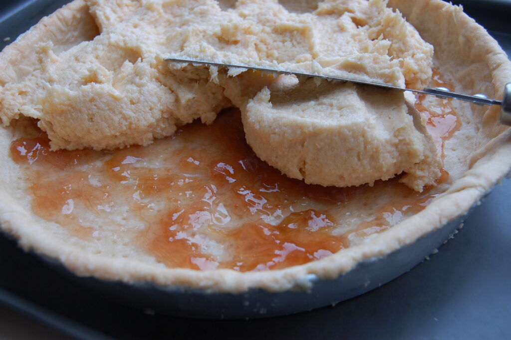 Rhubarb frangipane tart - spread filling