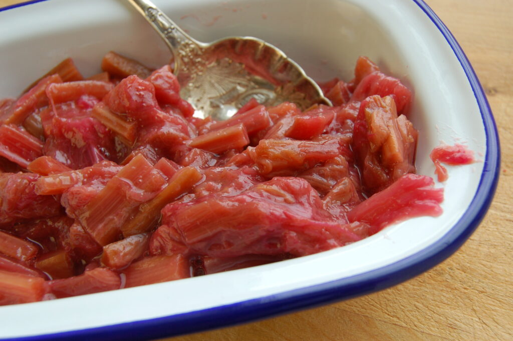 Rhubarb crumble - put fruit in dish