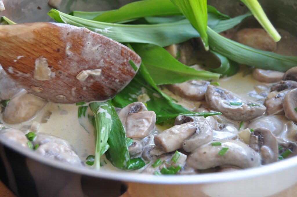 Add wild garlic to mushrooms - web