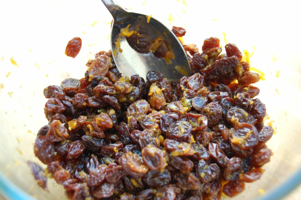 Soak raisins in clementine juice - web