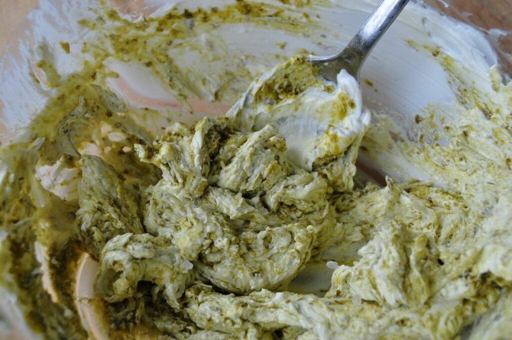 Mix cream cheese and pesto - Apsaragus & pea tart - web