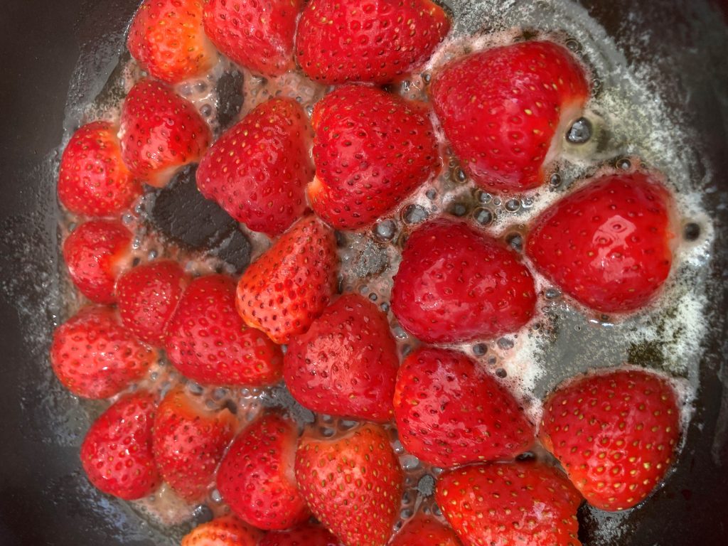 halve strawberries web